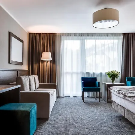 Hotel Konradowka Wellness & - 300 Metrow Do Centrum
