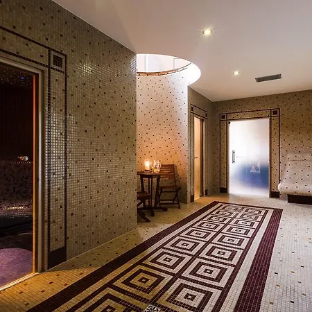 Konradówka Wellness&spa - 300 Metrów Do Centrum Hotel 3*