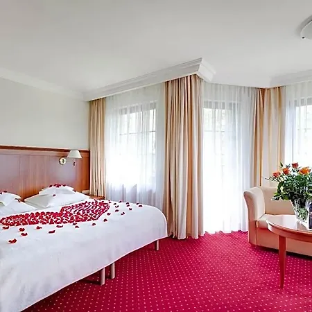 Szálloda Konradowka Wellness & - 300 Metrow Do Centrum 3*