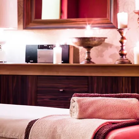 Hotel Konradówka Wellness&spa - 300 Metrów Do Centrum 3*