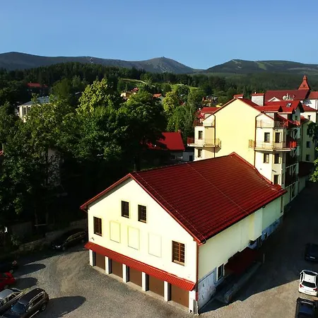 Hotel Konradowka Wellness & - 300 Metrow Do Centrum 3*