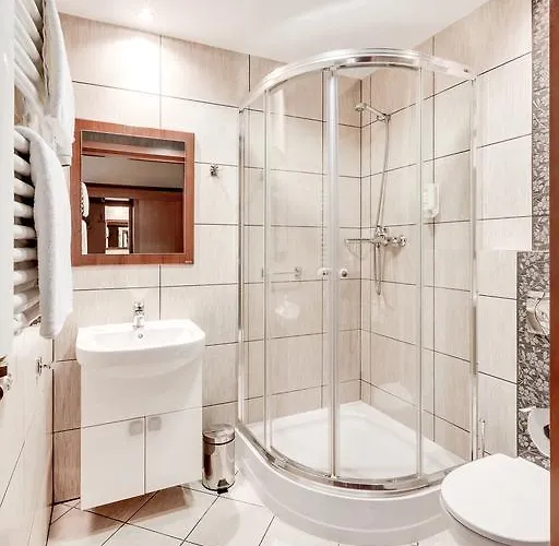 Hotel Konradowka Wellness & - 300 Metrow Do Centrum 3*