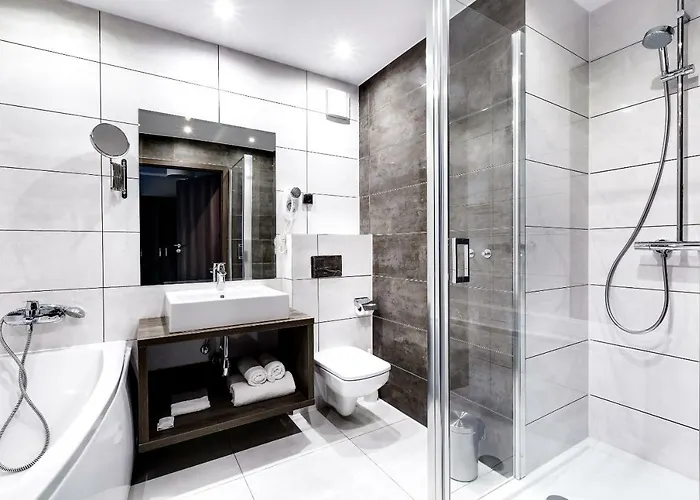 Hotel Konradowka Wellness & - 300 Metrow Do Centrum 3*